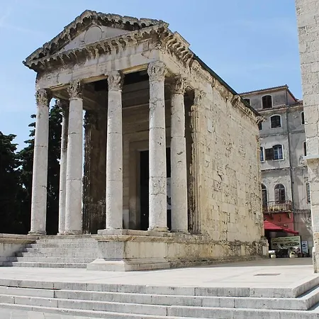 Mia * Pula